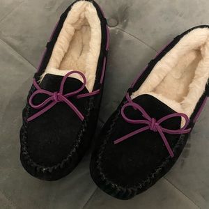 UGG slippers size 5